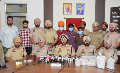 Punjab Police bust narco-hawala cartel, six held, 4 kg heroin seized | Punjab Police bust narco-hawala cartel, six held, 4 kg heroin seized Punjab Police bust narco-hawala cartel, six held, 4 kg heroin seized | Punjab Police bust narco-hawala cartel, six held, 4 kg heroin seized