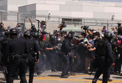 US: Curfew imposed in downtown LA after protests, looting spark chaos | US: Curfew imposed in downtown LA after protests, looting spark chaos US: Curfew imposed in downtown LA after protests, looting spark chaos | US: Curfew imposed in downtown LA after protests, looting spark chaos