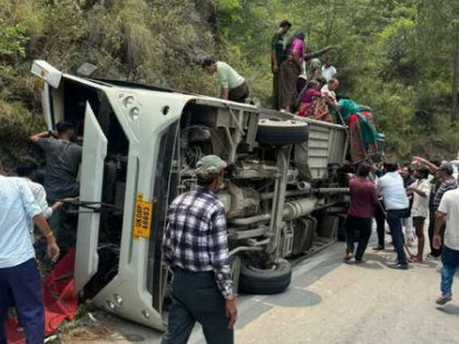 Bus en route to Kedarnath overturns in Tehri; 3 critical | Bus en route to Kedarnath overturns in Tehri; 3 critical Bus en route to Kedarnath overturns in Tehri; 3 critical | Bus en route to Kedarnath overturns in Tehri; 3 critical