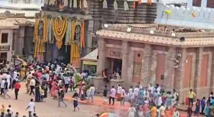 Lakhs of devotees throng Lord Jagannath temple in Puri to witness 'Snana Yatra' | Lakhs of devotees throng Lord Jagannath temple in Puri to witness 'Snana Yatra' Lakhs of devotees throng Lord Jagannath temple in Puri to witness 'Snana Yatra' | Lakhs of devotees throng Lord Jagannath temple in Puri to witness 'Snana Yatra'