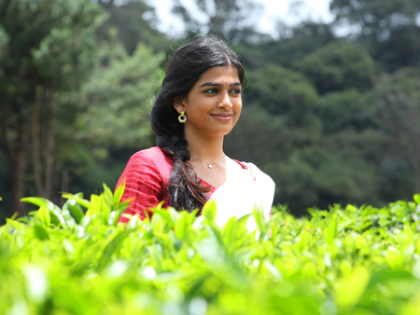 Soulful second single 'Parichayamila' from Ananthika Sunilkumar's '8 Vasanthalu' released | Soulful second single 'Parichayamila' from Ananthika Sunilkumar's '8 Vasanthalu' released Soulful second single 'Parichayamila' from Ananthika Sunilkumar's '8 Vasanthalu' released | Soulful second single 'Parichayamila' from Ananthika Sunilkumar's '8 Vasanthalu' released