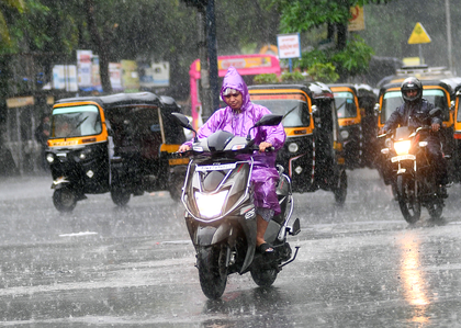 Monsoon rain brings much-needed relief from heatwave in MP | Monsoon rain brings much-needed relief from heatwave in MP Monsoon rain brings much-needed relief from heatwave in MP | Monsoon rain brings much-needed relief from heatwave in MP