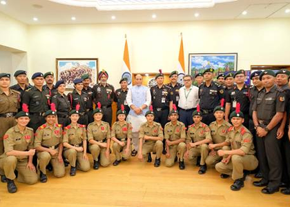 Mount Everest conquered: Defence Minister Singh felicitates 10 NCC cadets for historic feat | Mount Everest conquered: Defence Minister Singh felicitates 10 NCC cadets for historic feat Mount Everest conquered: Defence Minister Singh felicitates 10 NCC cadets for historic feat | Mount Everest conquered: Defence Minister Singh felicitates 10 NCC cadets for historic feat