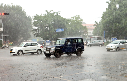 Heavy rains disrupt normal life in north, coastal Karnataka, man missing in Hubballi | Heavy rains disrupt normal life in north, coastal Karnataka, man missing in Hubballi Heavy rains disrupt normal life in north, coastal Karnataka, man missing in Hubballi | Heavy rains disrupt normal life in north, coastal Karnataka, man missing in Hubballi