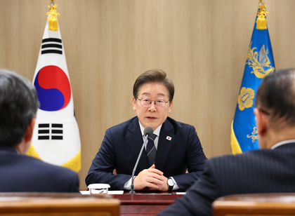 Lee says South Koreans' lives, safety 'most important' following Israeli attack on Iran | Lee says South Koreans' lives, safety 'most important' following Israeli attack on Iran Lee says South Koreans' lives, safety 'most important' following Israeli attack on Iran | Lee says South Koreans' lives, safety 'most important' following Israeli attack on Iran