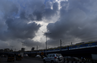 Heavy rains forecast for Telangana, IMD issues yellow alert | Heavy rains forecast for Telangana, IMD issues yellow alert Heavy rains forecast for Telangana, IMD issues yellow alert | Heavy rains forecast for Telangana, IMD issues yellow alert
