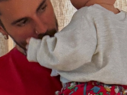 Justin Bieber shares new pictures of baby with concealed face | Justin Bieber shares new pictures of baby with concealed face Justin Bieber shares new pictures of baby with concealed face | Justin Bieber shares new pictures of baby with concealed face