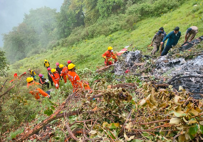 Maharashtra, Bengal CMs express grief over U'khand helicopter crash | Maharashtra, Bengal CMs express grief over U'khand helicopter crash Maharashtra, Bengal CMs express grief over U'khand helicopter crash | Maharashtra, Bengal CMs express grief over U'khand helicopter crash