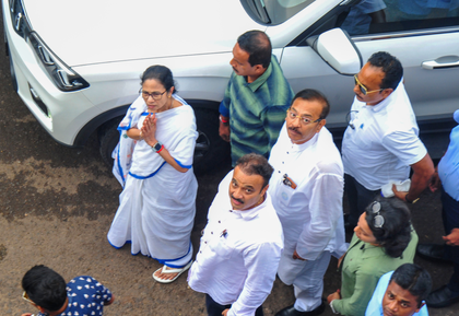 Mamata announces compensation for owners of shops gutted in Kolkata's Khidirpur area fire | Mamata announces compensation for owners of shops gutted in Kolkata's Khidirpur area fire Mamata announces compensation for owners of shops gutted in Kolkata's Khidirpur area fire | Mamata announces compensation for owners of shops gutted in Kolkata's Khidirpur area fire