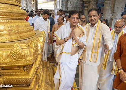 Union Minister Piyush Goyal offers prayers at Tirumala temple | Union Minister Piyush Goyal offers prayers at Tirumala temple Union Minister Piyush Goyal offers prayers at Tirumala temple | Union Minister Piyush Goyal offers prayers at Tirumala temple