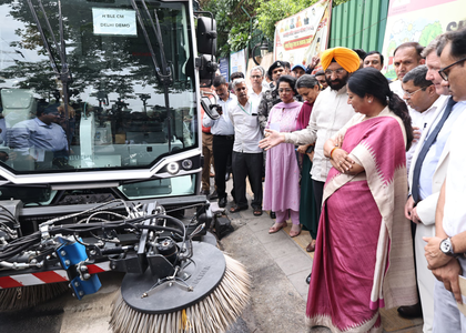 460 sprinkler machines with smog guns to hit Delhi streets soon: CM Rekha Gupta | 460 sprinkler machines with smog guns to hit Delhi streets soon: CM Rekha Gupta 460 sprinkler machines with smog guns to hit Delhi streets soon: CM Rekha Gupta | 460 sprinkler machines with smog guns to hit Delhi streets soon: CM Rekha Gupta