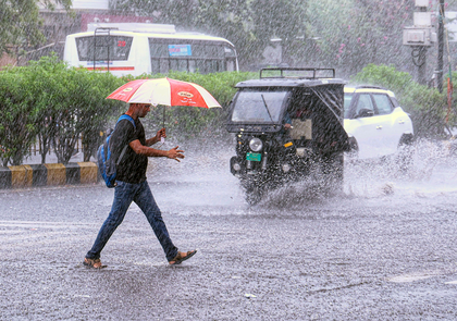 Monsoon arrives early in Rajasthan; rainfall in most places of the state | Monsoon arrives early in Rajasthan; rainfall in most places of the state Monsoon arrives early in Rajasthan; rainfall in most places of the state | Monsoon arrives early in Rajasthan; rainfall in most places of the state