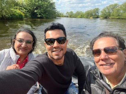 Randeep Hooda wishes he could freeze time as his parents mark 54 years of togetherness | Randeep Hooda wishes he could freeze time as his parents mark 54 years of togetherness Randeep Hooda wishes he could freeze time as his parents mark 54 years of togetherness | Randeep Hooda wishes he could freeze time as his parents mark 54 years of togetherness