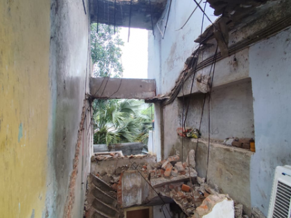 Portion of dilapidated building collapses in Ahmedabad, 16 rescued | Portion of dilapidated building collapses in Ahmedabad, 16 rescued Portion of dilapidated building collapses in Ahmedabad, 16 rescued | Portion of dilapidated building collapses in Ahmedabad, 16 rescued