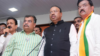 Maha: Sudhakar Badgujar, who faced charges of 'links' with underworld, joins BJP | Maha: Sudhakar Badgujar, who faced charges of 'links' with underworld, joins BJP Maha: Sudhakar Badgujar, who faced charges of 'links' with underworld, joins BJP | Maha: Sudhakar Badgujar, who faced charges of 'links' with underworld, joins BJP