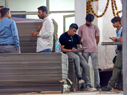 Honeymoon murder case: Meghalaya Police question Sonam, Raja Raghuvanshi's families in Indore | Honeymoon murder case: Meghalaya Police question Sonam, Raja Raghuvanshi's families in Indore Honeymoon murder case: Meghalaya Police question Sonam, Raja Raghuvanshi's families in Indore | Honeymoon murder case: Meghalaya Police question Sonam, Raja Raghuvanshi's families in Indore