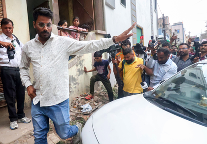 Honeymoon murder case: Meghalaya Police question over 20 people in Indore | Honeymoon murder case: Meghalaya Police question over 20 people in Indore Honeymoon murder case: Meghalaya Police question over 20 people in Indore | Honeymoon murder case: Meghalaya Police question over 20 people in Indore
