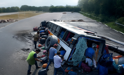 Bihar: Passenger bus overturns in East Champaran; 15 injured, several critical | Bihar: Passenger bus overturns in East Champaran; 15 injured, several critical Bihar: Passenger bus overturns in East Champaran; 15 injured, several critical | Bihar: Passenger bus overturns in East Champaran; 15 injured, several critical