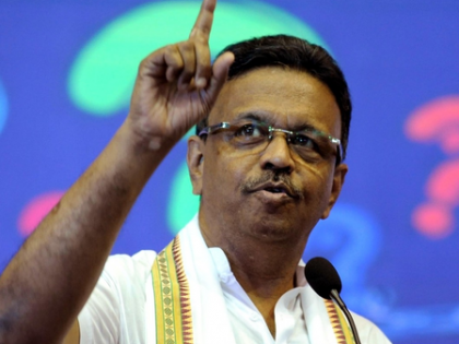 Bengal Minister accuses CEO of awarding tender to Gujarat-based entity | Bengal Minister accuses CEO of awarding tender to Gujarat-based entity Bengal Minister accuses CEO of awarding tender to Gujarat-based entity | Bengal Minister accuses CEO of awarding tender to Gujarat-based entity