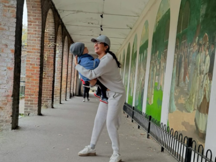 Priyanka Chopra’s daughter Malti enjoys her first roller coaster ride | Priyanka Chopra’s daughter Malti enjoys her first roller coaster ride Priyanka Chopra’s daughter Malti enjoys her first roller coaster ride | Priyanka Chopra’s daughter Malti enjoys her first roller coaster ride