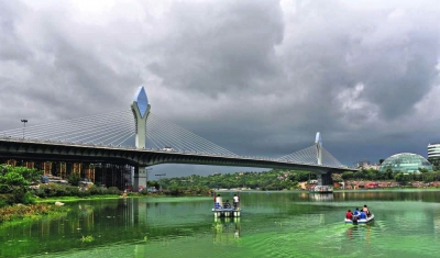 Young woman jumps to death from Hyderabad’s cable bridge | Young woman jumps to death from Hyderabad’s cable bridge Young woman jumps to death from Hyderabad’s cable bridge | Young woman jumps to death from Hyderabad’s cable bridge