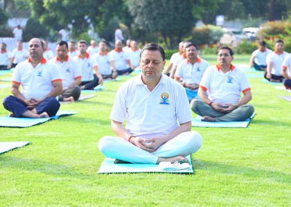 Uttarakhand CM Dhami leads yoga session ahead of International Day on June 21 | Uttarakhand CM Dhami leads yoga session ahead of International Day on June 21 Uttarakhand CM Dhami leads yoga session ahead of International Day on June 21 | Uttarakhand CM Dhami leads yoga session ahead of International Day on June 21