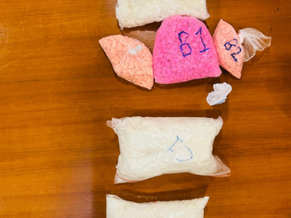 Nigerian woman held with drugs worth Rs 5 crore hidden in food packs on Delhi-Mumbai bus route | Nigerian woman held with drugs worth Rs 5 crore hidden in food packs on Delhi-Mumbai bus route Nigerian woman held with drugs worth Rs 5 crore hidden in food packs on Delhi-Mumbai bus route | Nigerian woman held with drugs worth Rs 5 crore hidden in food packs on Delhi-Mumbai bus route