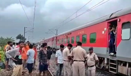 Bihar: One killed, four injured in rail accident | Bihar: One killed, four injured in rail accident Bihar: One killed, four injured in rail accident | Bihar: One killed, four injured in rail accident