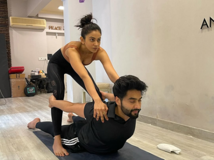 Rakul Preet Singh says 'Yoga reminds us to be present' this World Yoga Day | Rakul Preet Singh says 'Yoga reminds us to be present' this World Yoga Day Rakul Preet Singh says 'Yoga reminds us to be present' this World Yoga Day | Rakul Preet Singh says 'Yoga reminds us to be present' this World Yoga Day