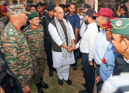Defence Minister Rajnath Singh leads IDY celebrations at Northern Command HQs in J&K | Defence Minister Rajnath Singh leads IDY celebrations at Northern Command HQs in J&K