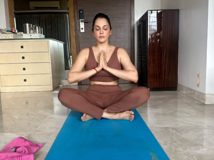 Isha Koppikar gives an insight into her workout routine this International Yoga Day | Isha Koppikar gives an insight into her workout routine this International Yoga Day Isha Koppikar gives an insight into her workout routine this International Yoga Day | Isha Koppikar gives an insight into her workout routine this International Yoga Day