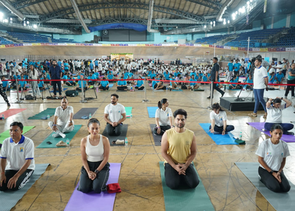 Dr. Mandaviya performs yoga with over 1500 enthusiasts at Indira Gandhi Stadium in Delhi | Dr. Mandaviya performs yoga with over 1500 enthusiasts at Indira Gandhi Stadium in Delhi Dr. Mandaviya performs yoga with over 1500 enthusiasts at Indira Gandhi Stadium in Delhi | Dr. Mandaviya performs yoga with over 1500 enthusiasts at Indira Gandhi Stadium in Delhi