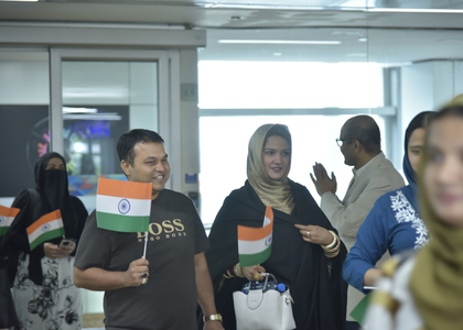 Karnataka: 16 return from Iran, receive warm welcome | Karnataka: 16 return from Iran, receive warm welcome