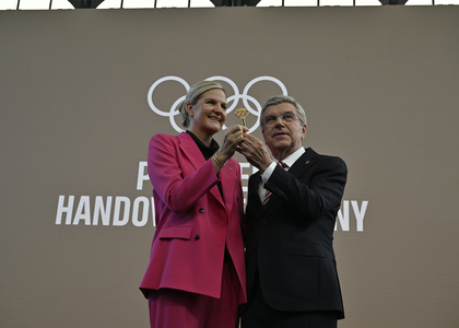 Kristy Coventry takes over as IOC chief, receives golden key from Thomas Bach | Kristy Coventry takes over as IOC chief, receives golden key from Thomas Bach Kristy Coventry takes over as IOC chief, receives golden key from Thomas Bach | Kristy Coventry takes over as IOC chief, receives golden key from Thomas Bach