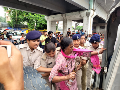 Jan Suraaj leaders gherao Bihar Health Minister’s residence over Muzaffarpur rape case | Jan Suraaj leaders gherao Bihar Health Minister’s residence over Muzaffarpur rape case Jan Suraaj leaders gherao Bihar Health Minister’s residence over Muzaffarpur rape case | Jan Suraaj leaders gherao Bihar Health Minister’s residence over Muzaffarpur rape case
