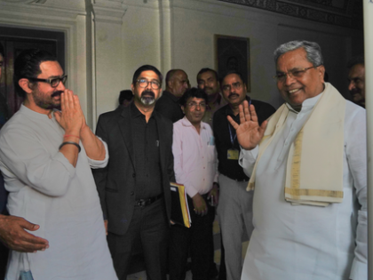 CM Siddaramaiah, Aamir Khan exchange pleasantries at Rashtrapati Bhavan | CM Siddaramaiah, Aamir Khan exchange pleasantries at Rashtrapati Bhavan