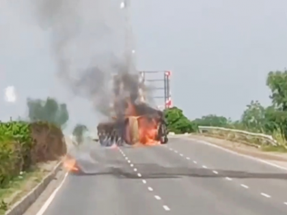 One killed as chemical tanker catches fire on Jaipur-Ajmer Highway | One killed as chemical tanker catches fire on Jaipur-Ajmer Highway One killed as chemical tanker catches fire on Jaipur-Ajmer Highway | One killed as chemical tanker catches fire on Jaipur-Ajmer Highway
