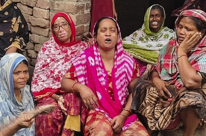 Kin of minor girl killed in Kaliganj bomb blast demands CBI probe | Kin of minor girl killed in Kaliganj bomb blast demands CBI probe Kin of minor girl killed in Kaliganj bomb blast demands CBI probe | Kin of minor girl killed in Kaliganj bomb blast demands CBI probe
