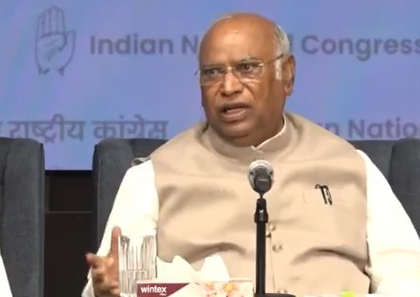 Tharoor in CWC because of his English, says Kharge amid row over Modi praise | Tharoor in CWC because of his English, says Kharge amid row over Modi praise Tharoor in CWC because of his English, says Kharge amid row over Modi praise | Tharoor in CWC because of his English, says Kharge amid row over Modi praise