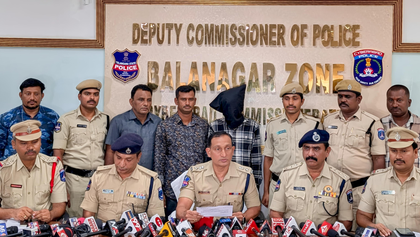 Class 10 student, boyfriend held for mother's murder in Hyderabad | Class 10 student, boyfriend held for mother's murder in Hyderabad Class 10 student, boyfriend held for mother's murder in Hyderabad | Class 10 student, boyfriend held for mother's murder in Hyderabad