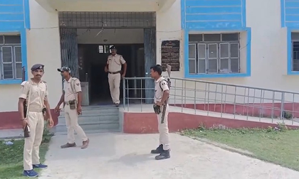 Bihar EOU raids six locations linked to govt officer in disproportionate assets case | Bihar EOU raids six locations linked to govt officer in disproportionate assets case Bihar EOU raids six locations linked to govt officer in disproportionate assets case | Bihar EOU raids six locations linked to govt officer in disproportionate assets case