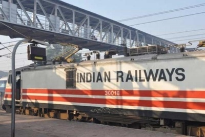 Passengers of Duronto Express in Bihar looted, FIR lodged | Passengers of Duronto Express in Bihar looted, FIR lodged Passengers of Duronto Express in Bihar looted, FIR lodged | Passengers of Duronto Express in Bihar looted, FIR lodged