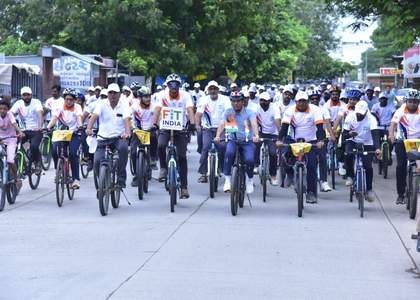 Sports Minister Mandaviya leads 'Fit India Sundays on Cycle' in Palitana with 'Swachhata Senanis' | Sports Minister Mandaviya leads 'Fit India Sundays on Cycle' in Palitana with 'Swachhata Senanis' Sports Minister Mandaviya leads 'Fit India Sundays on Cycle' in Palitana with 'Swachhata Senanis' | Sports Minister Mandaviya leads 'Fit India Sundays on Cycle' in Palitana with 'Swachhata Senanis'