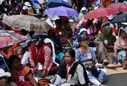 On 141st day of protest Kerala Asha workers to intensify stir | On 141st day of protest Kerala Asha workers to intensify stir On 141st day of protest Kerala Asha workers to intensify stir | On 141st day of protest Kerala Asha workers to intensify stir