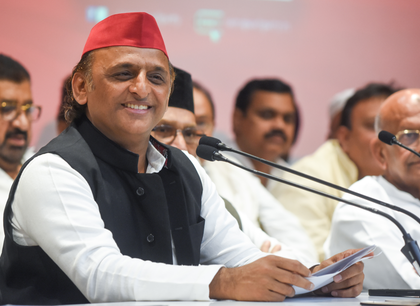Akhilesh Yadav celebrates birthday, Cong leaders Rahul Gandhi, Kharge extend greetings | Akhilesh Yadav celebrates birthday, Cong leaders Rahul Gandhi, Kharge extend greetings
