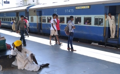 14-year-old girl found unconscious with multiple wounds in moving train in MP | 14-year-old girl found unconscious with multiple wounds in moving train in MP 14-year-old girl found unconscious with multiple wounds in moving train in MP | 14-year-old girl found unconscious with multiple wounds in moving train in MP