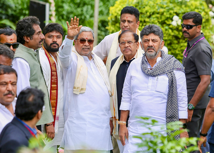 Despite assurances of loyalty by Shivakumar, supporters of K'taka CM, Dy CM keep pot boiling over top job | Despite assurances of loyalty by Shivakumar, supporters of K'taka CM, Dy CM keep pot boiling over top job Despite assurances of loyalty by Shivakumar, supporters of K'taka CM, Dy CM keep pot boiling over top job | Despite assurances of loyalty by Shivakumar, supporters of K'taka CM, Dy CM keep pot boiling over top job