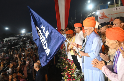 J&K L-G flags off first batch of Amarnath Yatra pilgrims from Jammu amid tight security arrangements | J&K L-G flags off first batch of Amarnath Yatra pilgrims from Jammu amid tight security arrangements