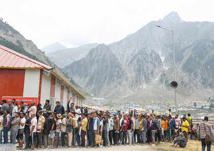 Locals receive first batch of Amarnath Yatra pilgrims with warmth in Kashmir | Locals receive first batch of Amarnath Yatra pilgrims with warmth in Kashmir