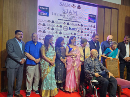 Mother recounts the day Shastri struck six sixes in an over as she receives SJAM Lifetime Achievement Award on his behalf | Mother recounts the day Shastri struck six sixes in an over as she receives SJAM Lifetime Achievement Award on his behalf